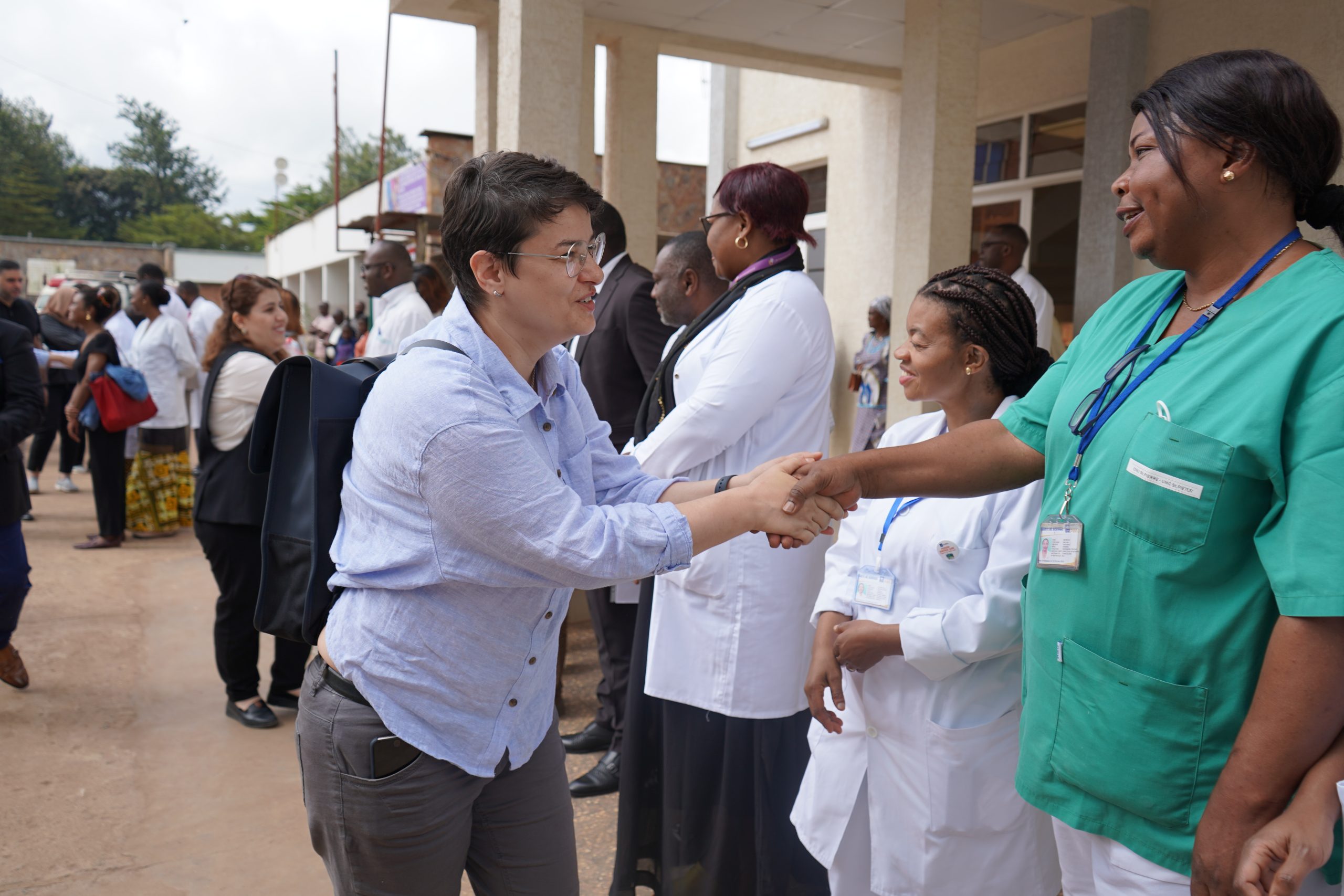 Iraqi delegation shakes hands with Panzi Hospital staff.